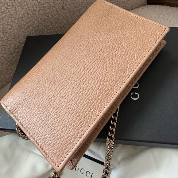 Brand New Gucci Calfskin Interlocking G Wallet On Chain in Beige Leather - Picture 6 of 10